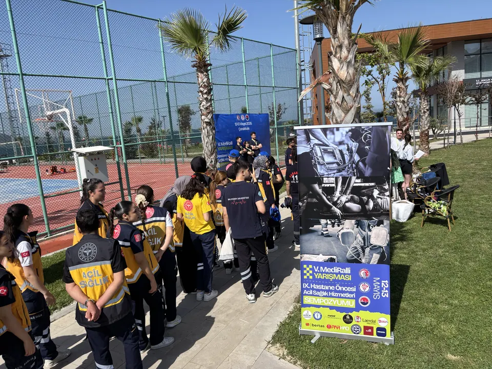Roll-up önünde sıraya giren takımlar