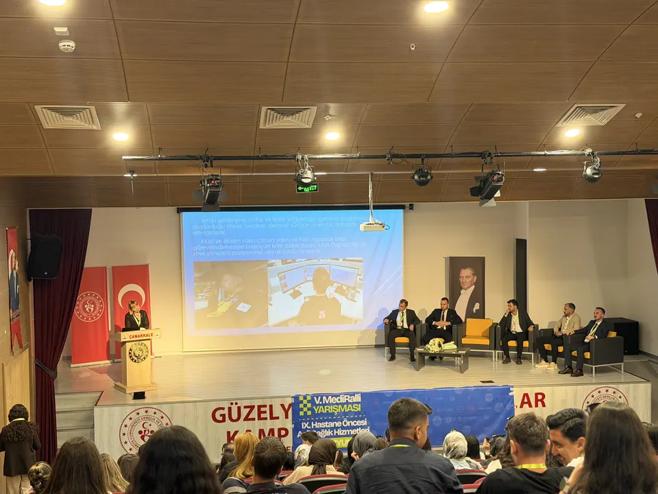 Panel sırasında salon